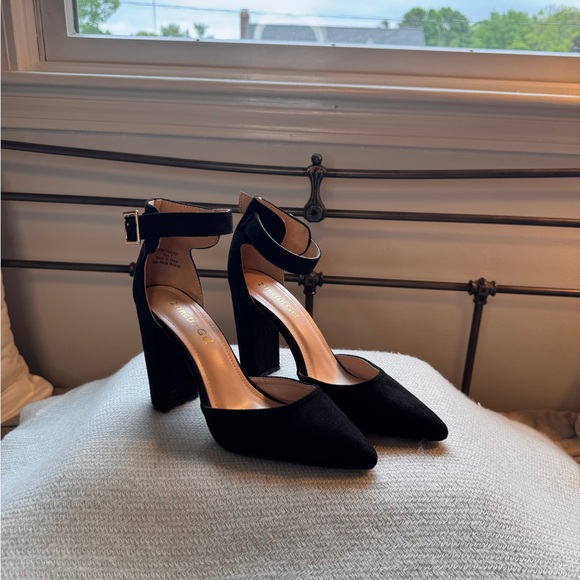 Amazon Essentials Shoes - Amazon Essentials Black Pointed-Toe Heels with Ankle Strap
